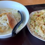 台湾料理 八味鮮 - ラーメンセット（豚骨ラーメン＆台湾炒飯）