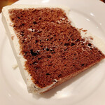 Kafe Eikoku Ya - チョコシフォンケーキ　軽くてしっとりして甘さ控えめで美味しいです。