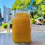 Cafe Leone - 搾り立てオレンジジュース(税込605円)
            確かにフレッシュなオレンジを使ったジュースでした