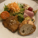 Cafe T - いろいろ乗ってるプレートランチ