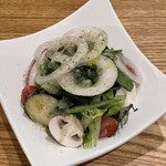 グランディール - サラダ、分けて持ってきてくれます