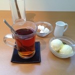 トリトンカフェ - 2013年8月　紅茶と平日限定スペシャルのデザート(^_^)