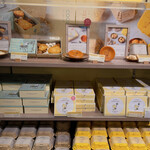 SNOOPY Chaya Karuizawa - A variety of Snoopy snacks are available