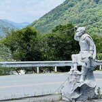 峠 - 石猿のお出迎え