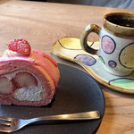 レーヴ ドゥ ミーユ - トリプルいちごロール、カラフルコーヒー