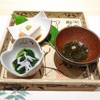 京都 鮨 まつもと - 前菜３品　胡麻豆腐・もづく・青菜と白魚