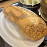ベトナム料理 アオババ  - 「カリーガー」に付けられるパン