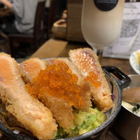 Seafood bar Ermitage 代々木店 - 別添えのイクラととびこをのせて