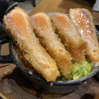 Seafood bar Ermitage 代々木店 - 出来たてとろサーモンレアカツ
