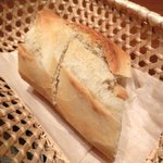 Aux delices de dodine - 本日のランチ 1000円 の自家製パン