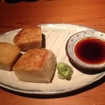 Oosaka Kicchin - ごま豆腐。1個食べちゃった時点で撮ったので、ほんとは4個入りです
