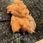 鮨 しゅん輔 - 北海道産のバフンウニ。海苔は船橋の丸友
