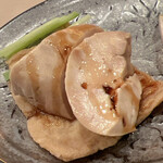 鮨 しゅん輔 - 寿都の鮟肝。ひとつは山葵で。二つ目はお稲荷さんに包んでいただきます