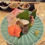 岸本食堂 - 瀬戸内の刺身盛り合わせ。美味しいよ！
