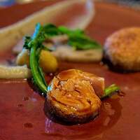 ルアン 佐原商家町ホテル NIPPONIA - 糀でマリネした水郷赤鶏のロースト。 ジュ（肉汁）と千葉県産落花生のヴィノエワーズ（パン粉仕立てっぽいやつ） 素晴らしい鶏とソース。 ただし、、、もうちょいポーションがね。。