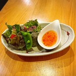 いざかや しん - 大将のセンスが光る一品です(o^^o)和牛頬肉と新鮮野菜に甘酸っぱいタレの相性がとても良かったです。