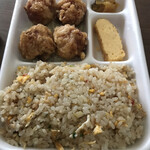 かしわ屋 - チャーハンに唐揚げの強豪弁当