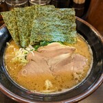 Yokohama Ie Kei Ramen Hide - 