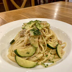 リオバ - ツナとズッキーニのスパゲティ