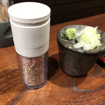 そば くら富 - 薬味と塩