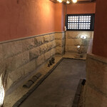 そば くら富 - ワクワク感高まる　入り口から店内までのアプローチ