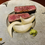 馳走 啐啄一十  - 【写真⑮】炭火焼き高森和牛(31ヶ月、沼本カット)サーロイン、泉州玉ねぎ