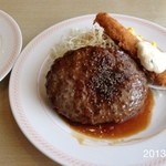 ジョイフル - 2013.8.19(月)11時 日替わりランチ ペッパーハンバーグ＆白身魚フライ 399円とドリンクバー130円