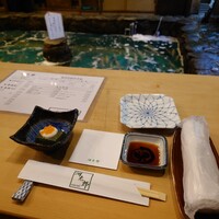 河太郎 中洲本店 - 生け簀を囲むカウンター