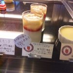 ワイ クニエダ - 2013.8. ショーケースの中の水まんじゅう風デザート