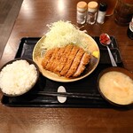 Tonkatsu Hisago - 特上ロース定食　2,150円、単品キャベツ　100円