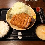 Tonkatsu Hisago - 特上ロース定食　2,150円、単品キャベツ　100円
