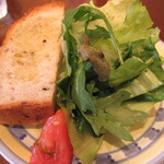 ビージェーカフェ - パスタコースのサラダ・パン