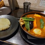 ラマイ - チキンカレー、スープ大盛り、ゆでタマゴトッピング、ライスS