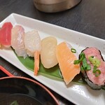 魚の - 天ぷらと寿司御前(1890円)　寿司