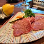 米沢牛炭火焼肉 上杉 - 牛千本すじ(1380円)