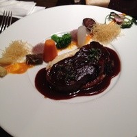 ルカンケ - 牛タンの赤ワイン煮込み　ジャガイモのピューレと温野菜