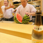 鮨 一二郎 - 内観  スイカの解体ショーww