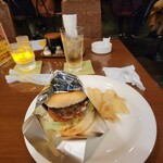 カフェ・ジョージ - ハンバーガーとハイボール