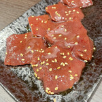 焼肉Diner やきや - 牛レバー。よく焼きで食べます。