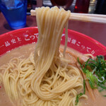 天下一品 - 【2023年06月】こってりMAX並＠1,210円(込)、麺アップ。今回は細麺。スープが絡みます。