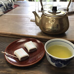 糸切餅総本家 多賀や - お茶もサービス