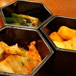 よろにく - キムチ三種（2013/8）