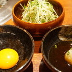 よろにく - ポン酢＆野菜ダレと、卵黄。お肉につけていただきます♪（2013/8）
