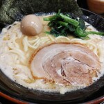 Ichikakuya - 家系味玉、醤油、大盛り1020円。