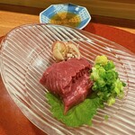 肉割烹 五平 - お造り：牛ハツの刺身