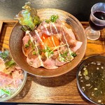 Torinago Kyuubei - とりなご久兵衛　『京鴨肉のローストカーモ丼』（photo by TRICKSTER10）