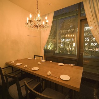 We also have calm, completely private rooms facing Omotesando.