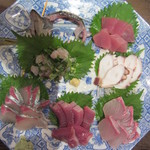 炉ばたやき山波月 - お造り盛り合わせ。