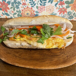 池袋サイゴンレストラン - 玉子のふっくら感と野菜のシャキシャキ感がパンに合います