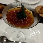 ビストロ　アギャット - 天然真鯛とズワイ蟹のタルタル キャビア添え カリフラワーのムースとコンソメジュレのクープ仕出て